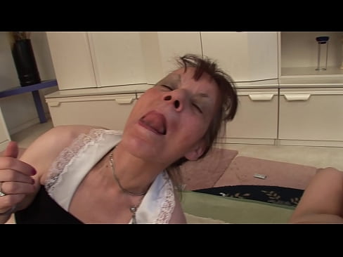 ❤️ Divām vecmāmiņām un vectētiņam ir sekss trijatā Krievu porno pie mums