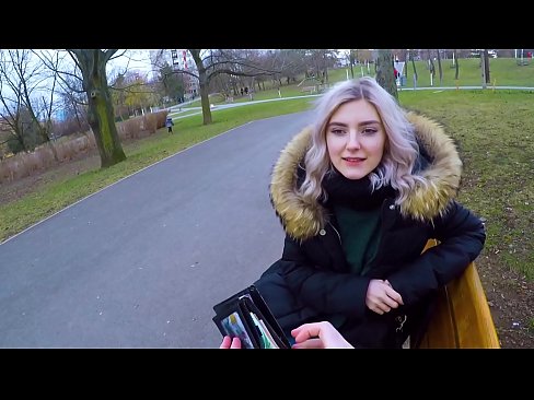 ❤️ Norij svešinieka karstu spermu par naudu - blowjob in the park by Eva Elfie Krievu porno pie mums